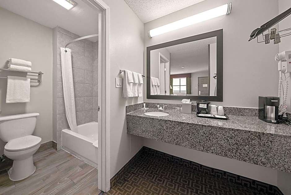 Days Inn by Wyndham Round Rock