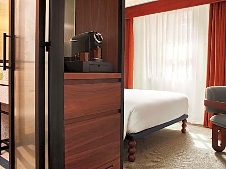 Queen Room - General Admission
