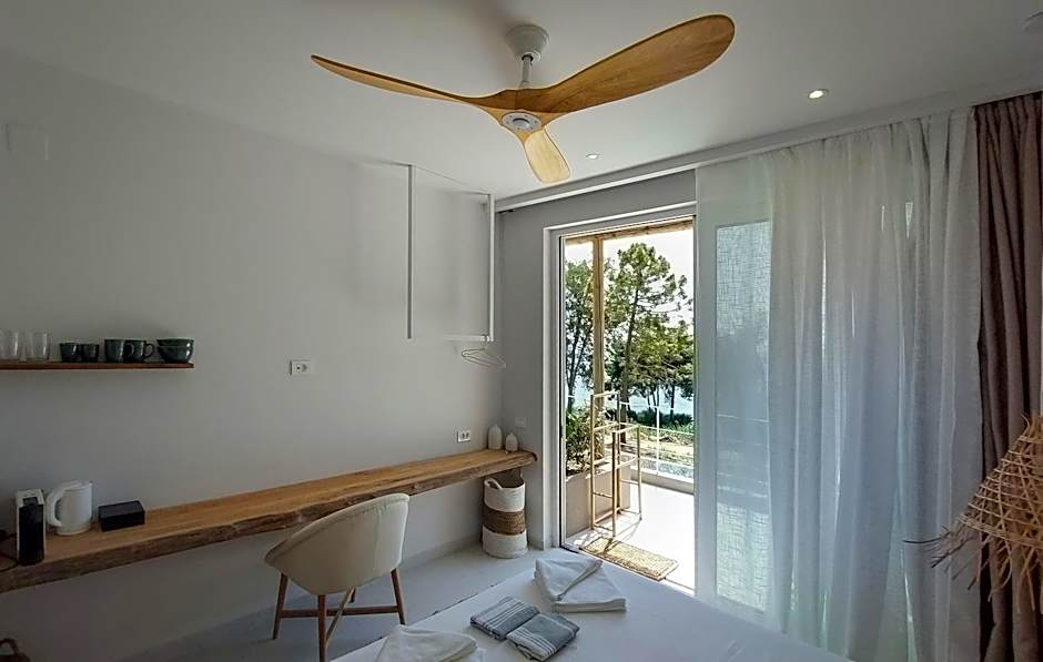 ARION SEASIDE SUITES