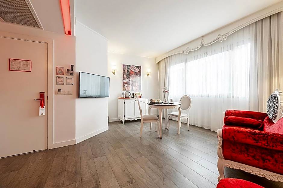 Photo 1 of 7 of Suite