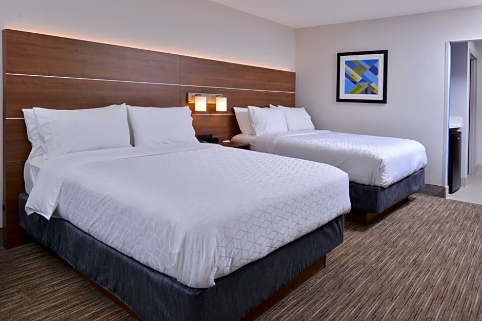 Holiday Inn Express & Suites - Marshalltown, an IHG Hotel