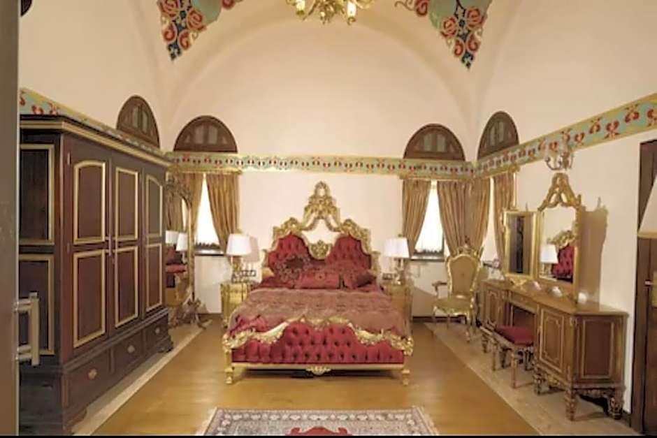 Cesme Kanuni Kervansaray Historical Hotel