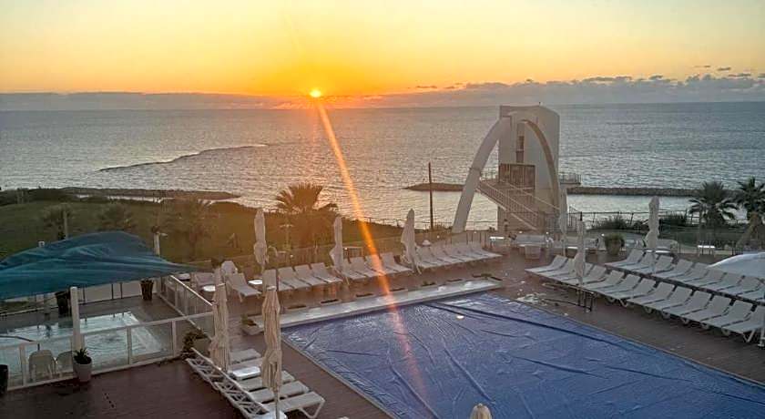 Island Suites Hotel