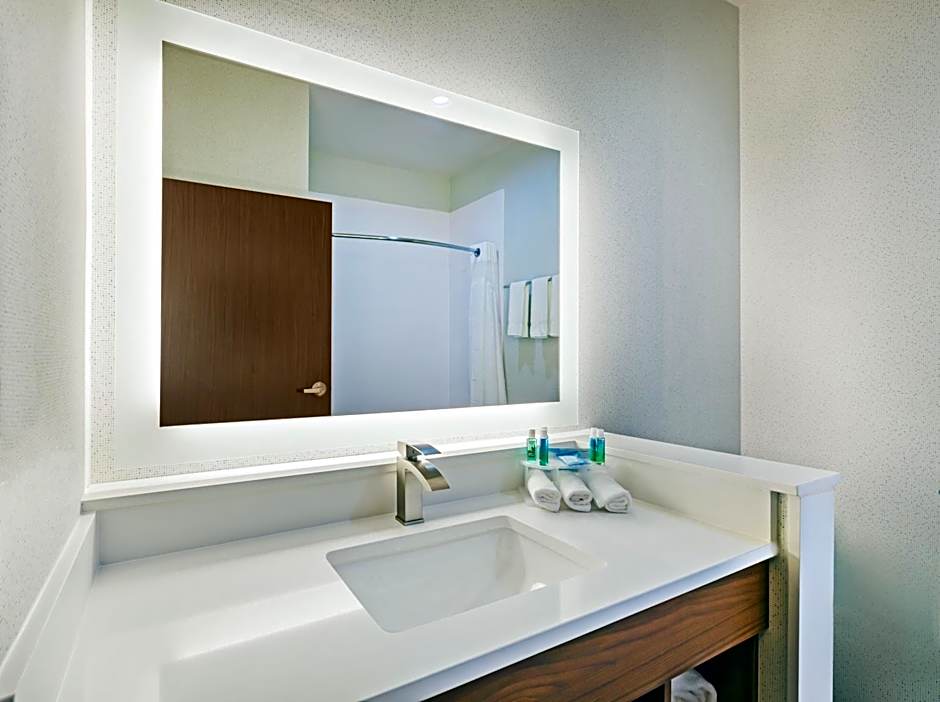 Holiday Inn Express & Suites Coffeyville By IHG