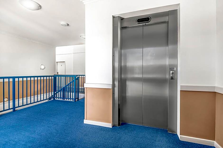 Hawkesbury Race Club Motel