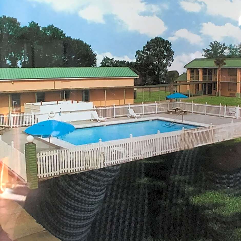 Garden Inn & Suites