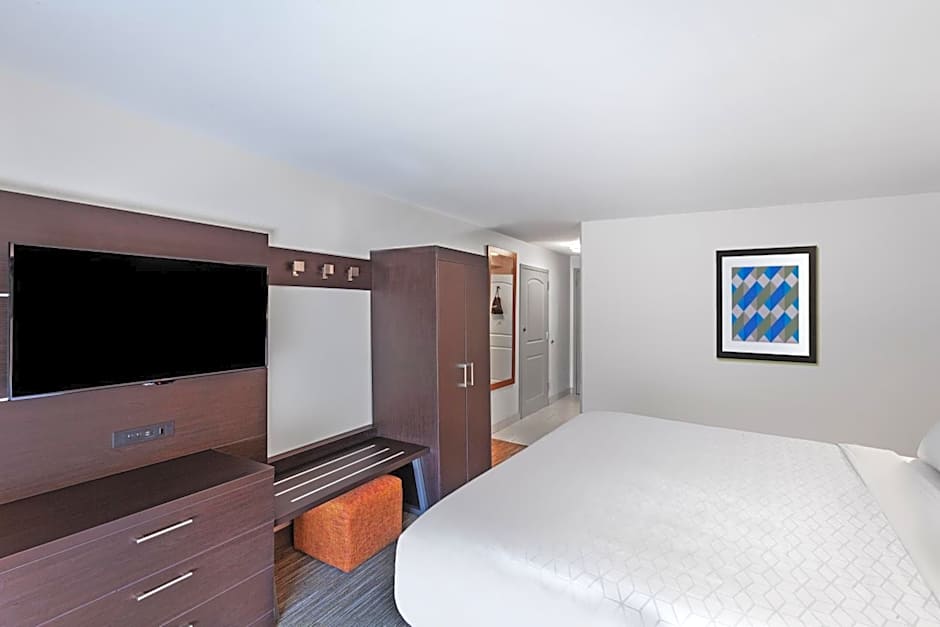 Holiday Inn Express & Suites Baton Rouge East By IHG
