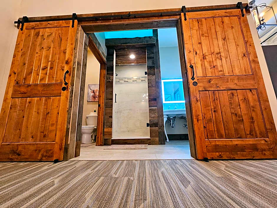 Eaglescape Suites and Event Center