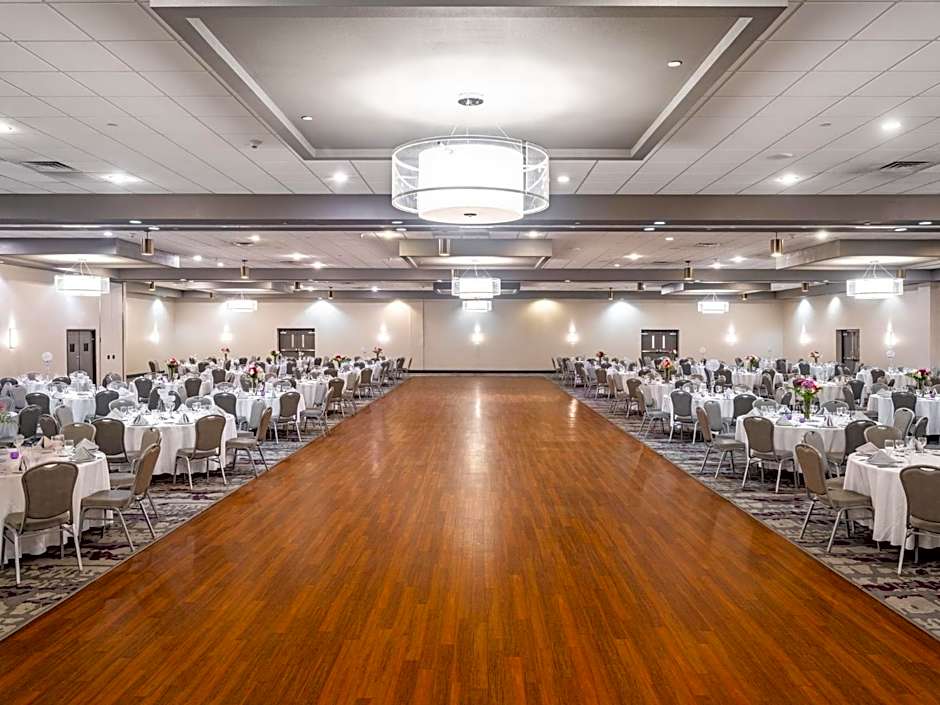 Crowne Plaza Milwaukee Airport by IHG