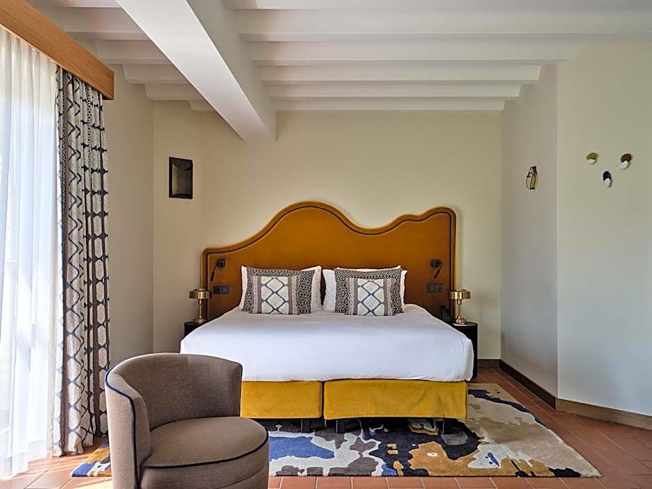 Photo 1 of 5 of Suite