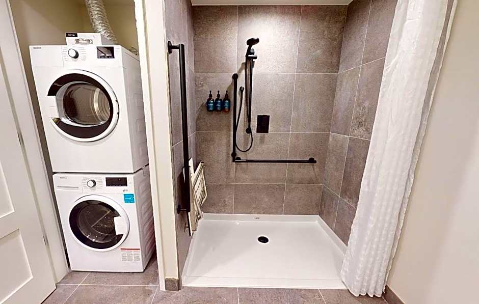 Steveston Waterfront Hotel