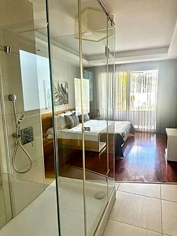 Family 2-Bedroom Suite Ocean View with Balcony