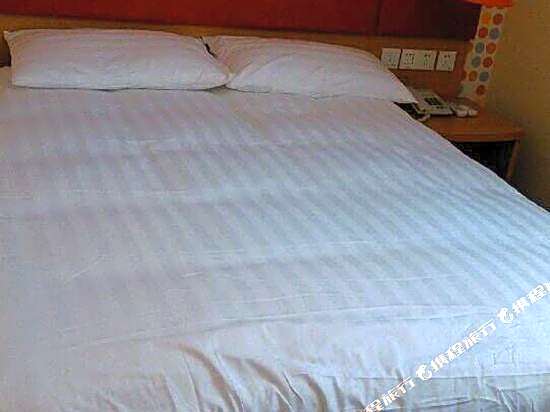 Home Inn (Ningbo Railway Station Daqingqiao Metro Station)