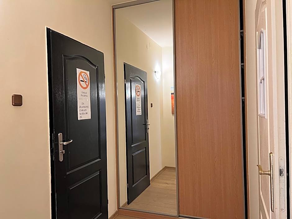 ETNA - Hostel -Noclegi Rzeszów 24 Pokoje -PARKING-