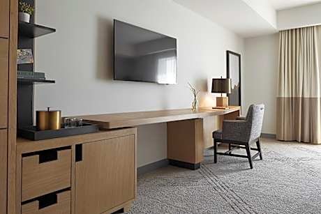 King Room with Mobility Accessible Tub and Roll-In Shower