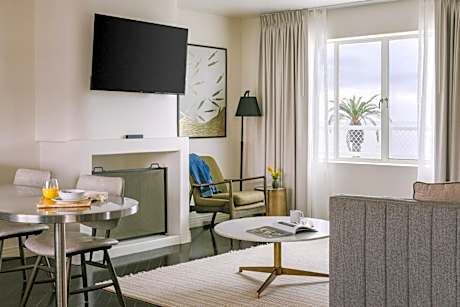 Premium Suite