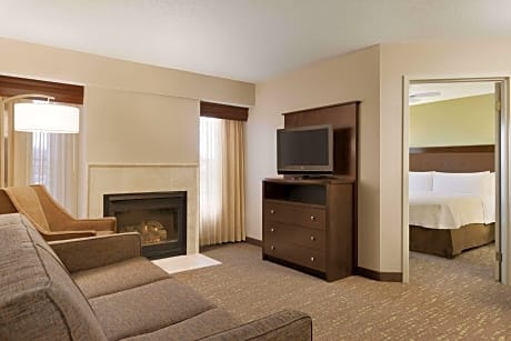 1 King Bed Premium 1 Bedroom Suite Nonsmoking