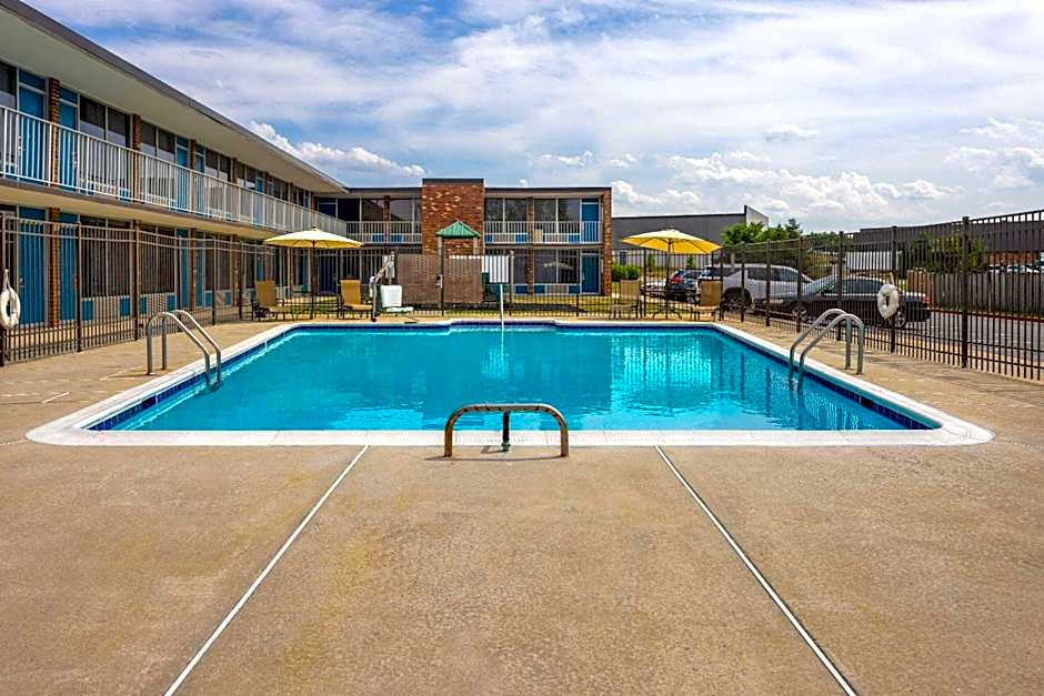 Days Inn by Wyndham Frederick