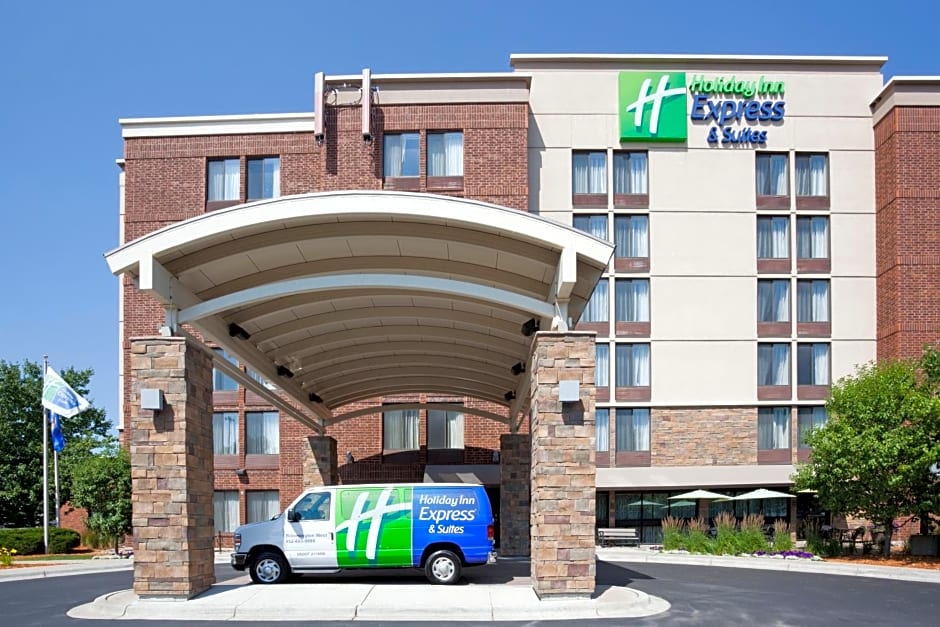 Holiday Inn Express & Suites Bloomington West