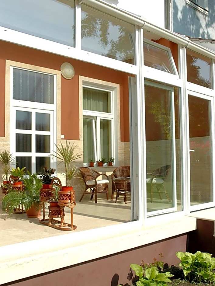 Hotel Manzard Panzio