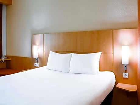Room with 1 double bed