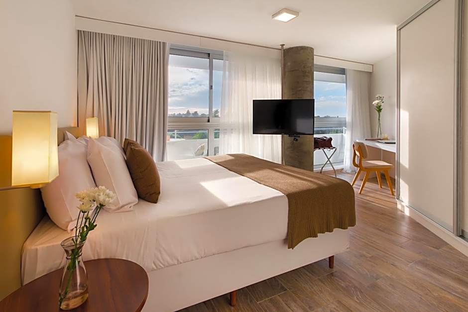 Photo 1 of 5 of 1 King Bed Suite, City View