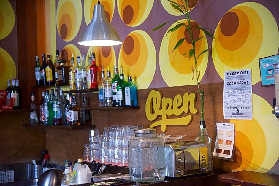 Sunflower City Student Hostel & Bar