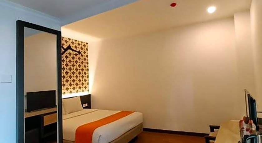 Front One Boutique Tugu Muda Semarang