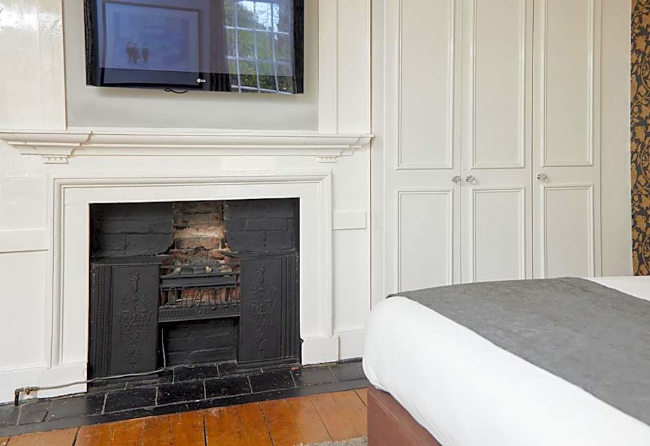 Chequers Inn by Greene King Inns