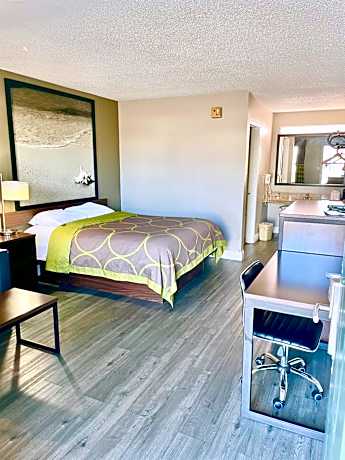 Queen Room - Mobility Access/Smoking