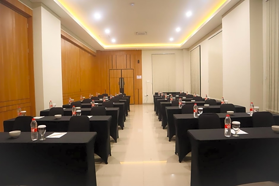 Front One Hotel Gombong