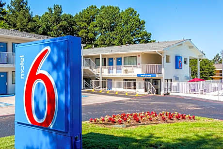 Motel 6-Longview, TX