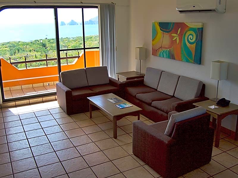 Sunrock Hotel & Suites