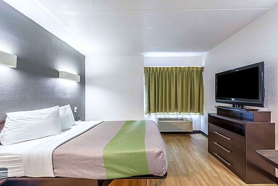 Studio 6-Indianapolis, IN