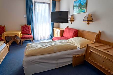 Comfort Triple Room
