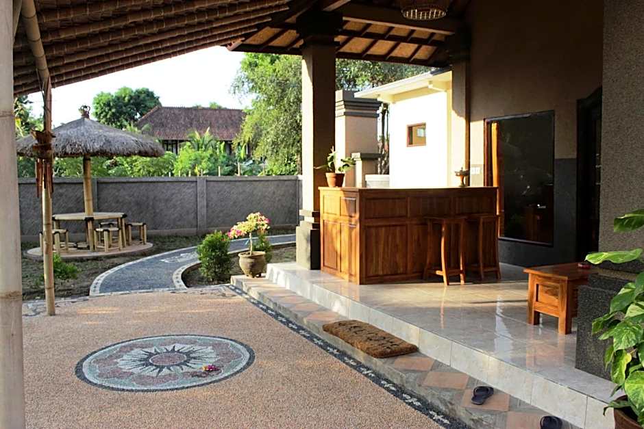 Kubu Padi Wooden House