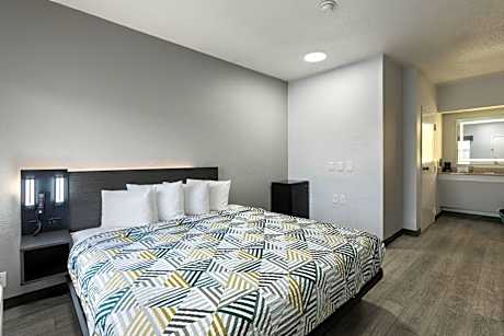 1 Full Bed | Mobil Acc RI Shwr Nsmk Kitchen