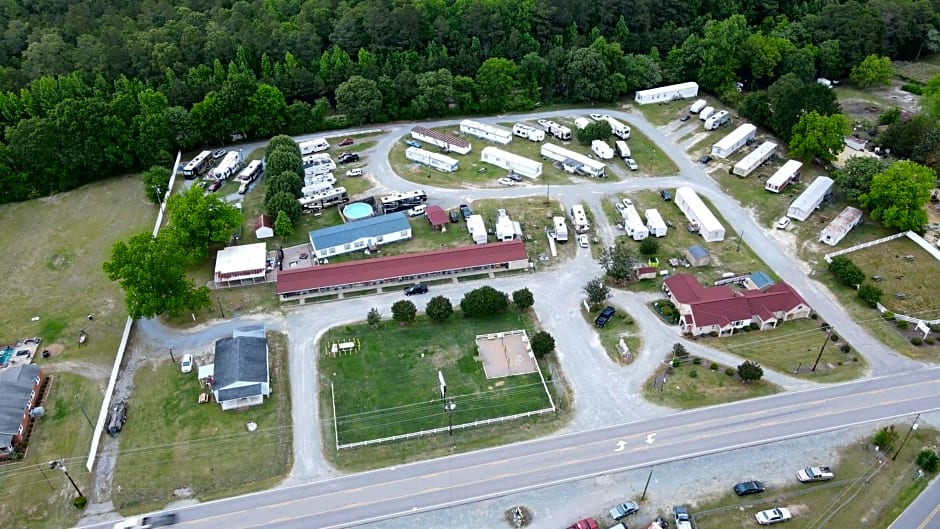 Four Oaks Lodging