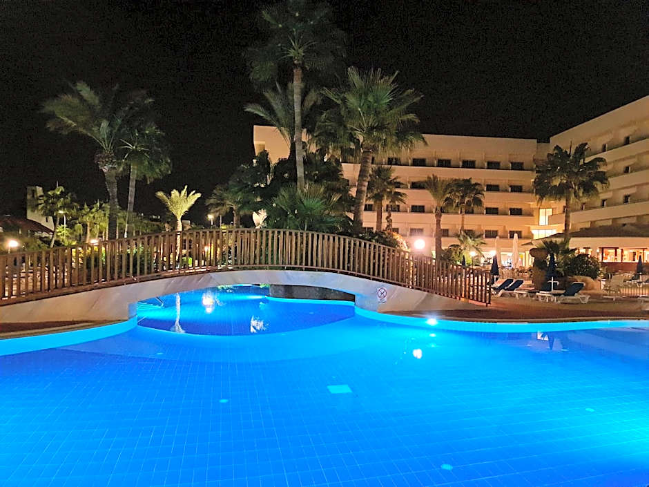 Nissiana Hotel & Bungalows