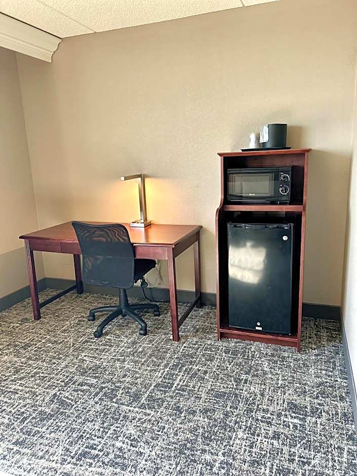 Best Western Plus Kelly Inn