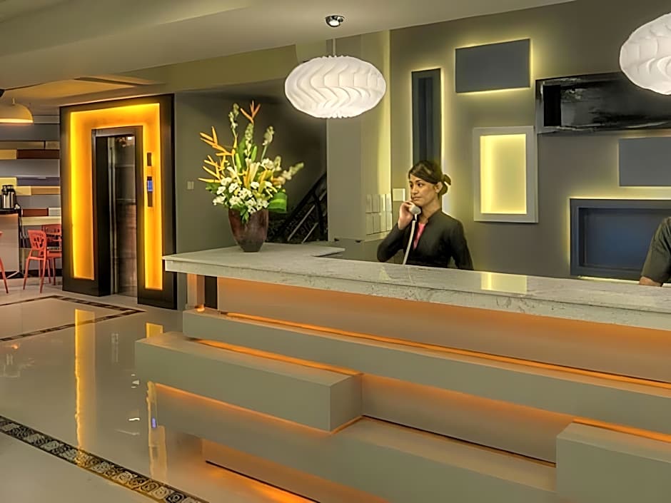 Eloisa Royal Suites
