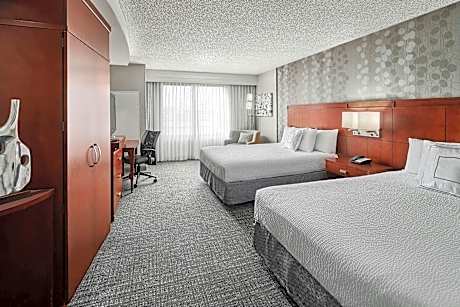 Queen Room with Two Queen Beds and Bathtub - Mobility Access/Hearing Accessible