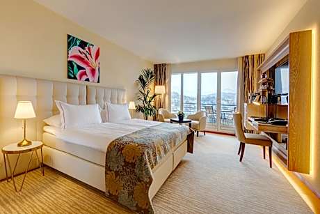 Deluxe Double Room with Lake View