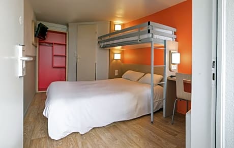 Triple Room (1 Double Bed + 1 Single Bed)