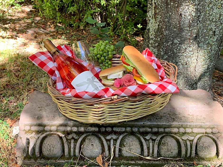 SUNOLUS VINEYARDHOUSe