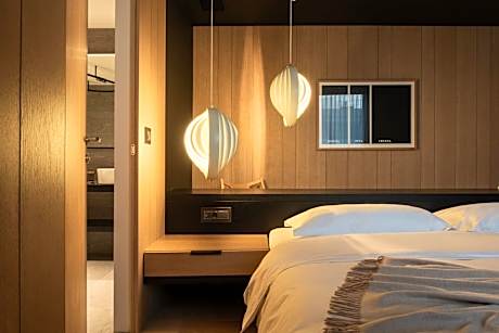 Deluxe Panoramic Double Room with City View