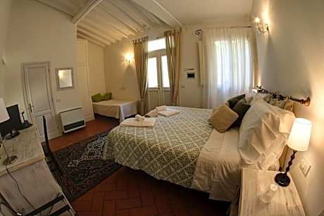 Deluxe Room (2 Adults + 1 Child)