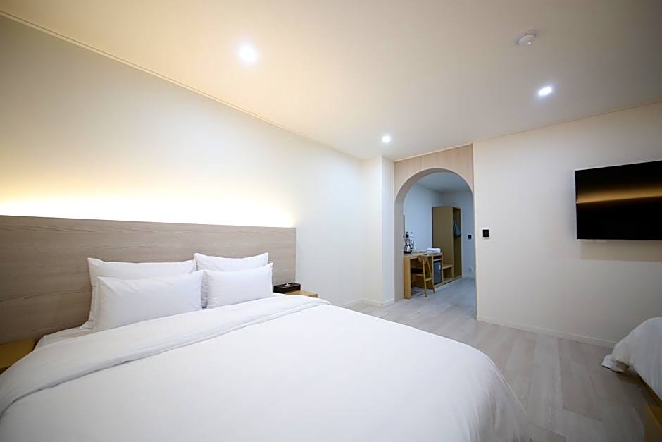 HARU HOTEL