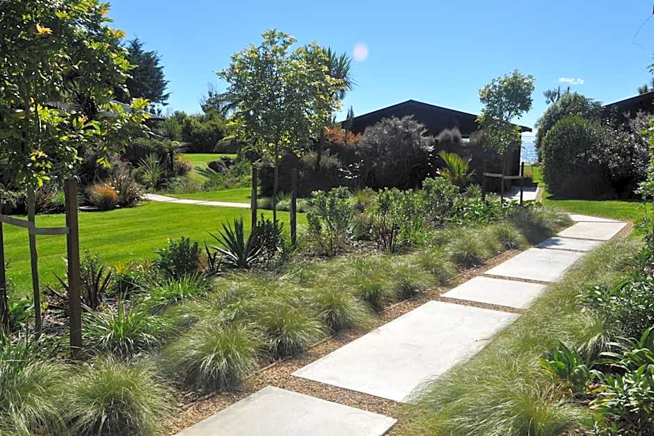 Adrift In Golden Bay- Absolute Beachfront Villas