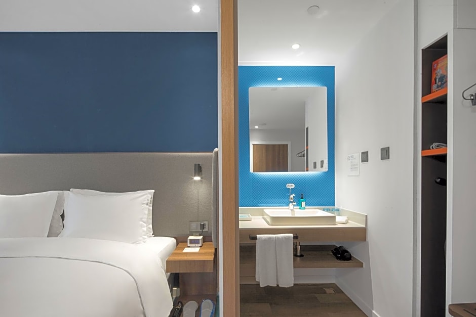 HOLIDAY INN EXPRESS Shanghai Tourism Zone